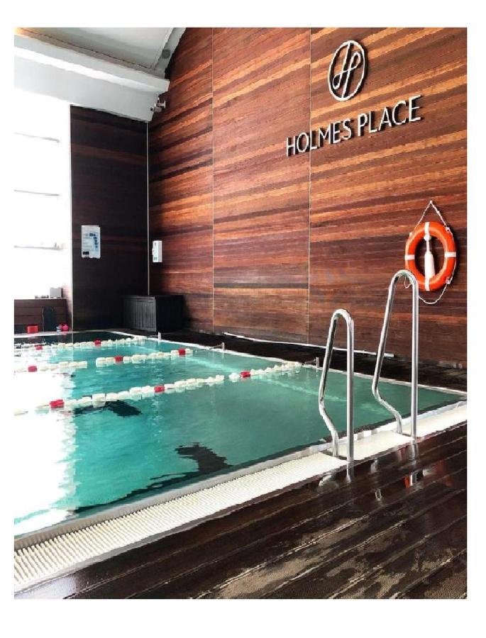 With Swimming Pool And Gym Apartament Warszawa