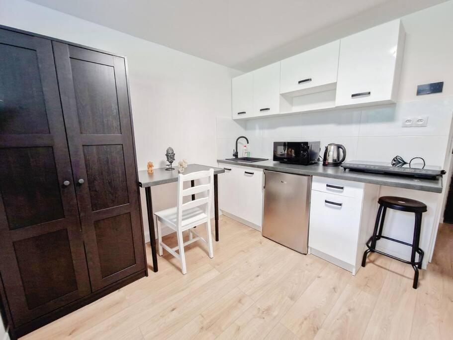 2 Min To Subway, Good Localization, Batorego 16 A4 Apartment Warsaw