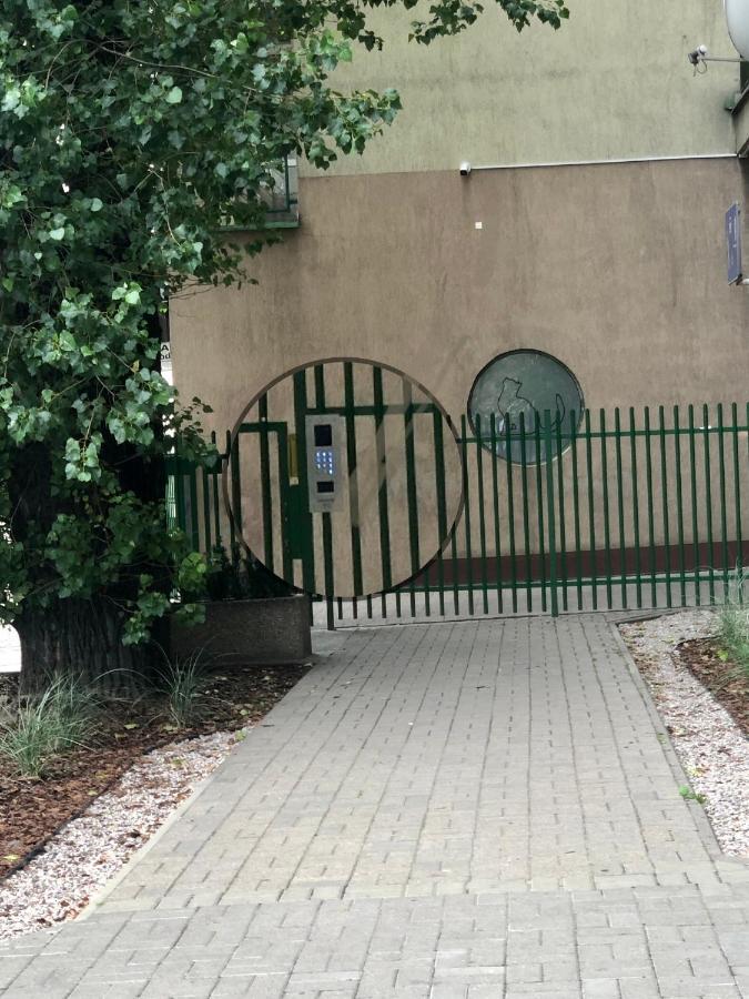Apartamento Zwykle Mieszkanie Na Wilenska: Convenient Varsóvia