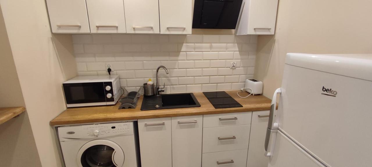 Centrum - Metro Rondo Onz Apartment *