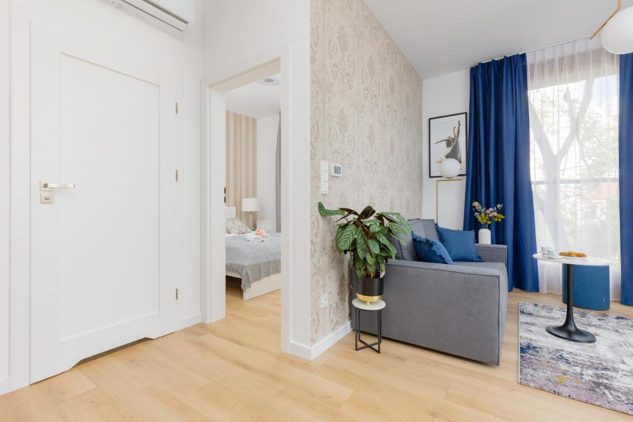 Srodmiescie Bonifraterska By Renters Apartamento Varsóvia