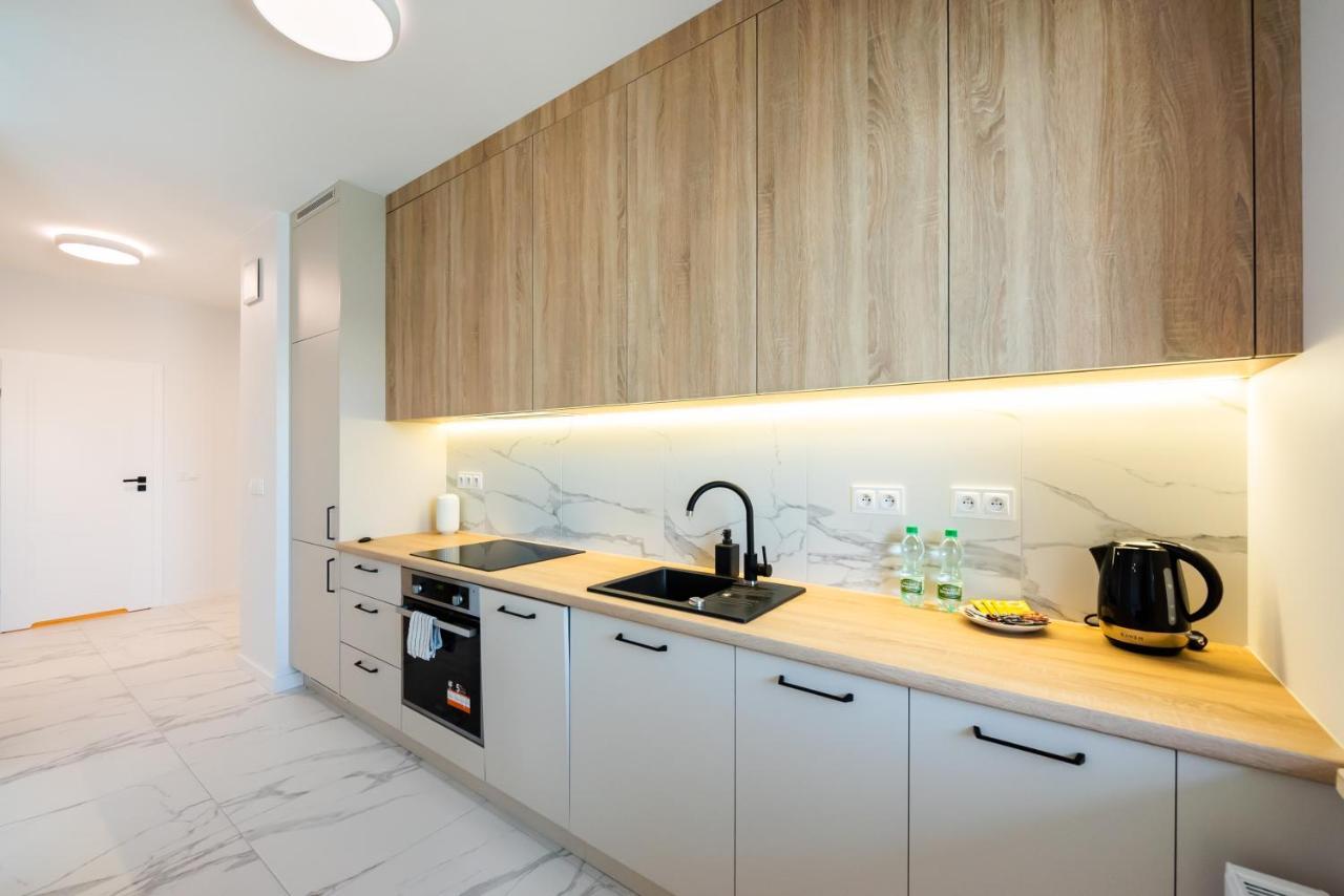 Apartment East Side Of 111