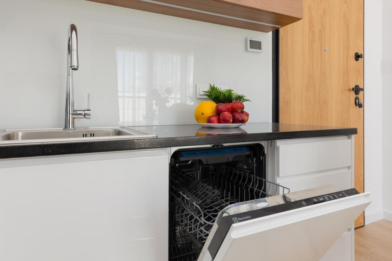 Srodmiescie Bonifraterska By Renters Apartamento Varsóvia