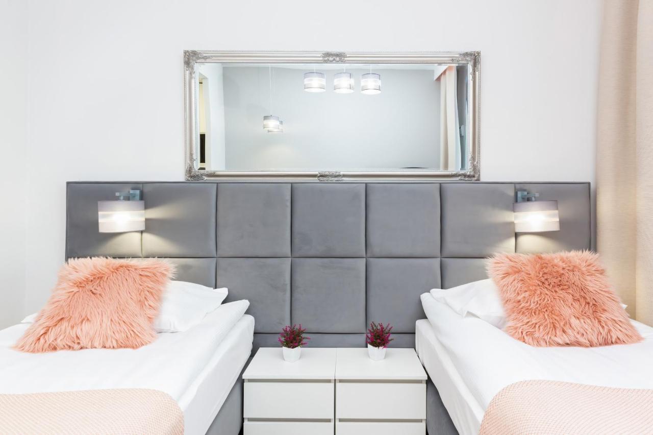 Apartment Prymasa Tysiaclecia Business Centre By Renters Warsaw