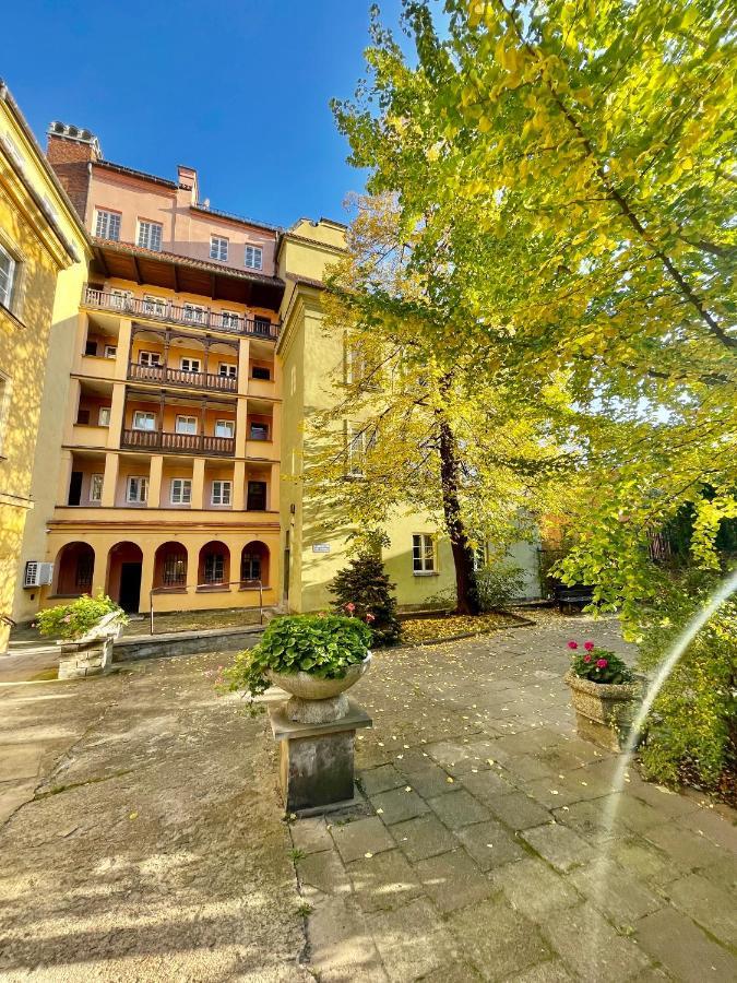Apartment Old Town View Wifi 300 Mb/s Huge Screen Netflix Appletv Amazontv