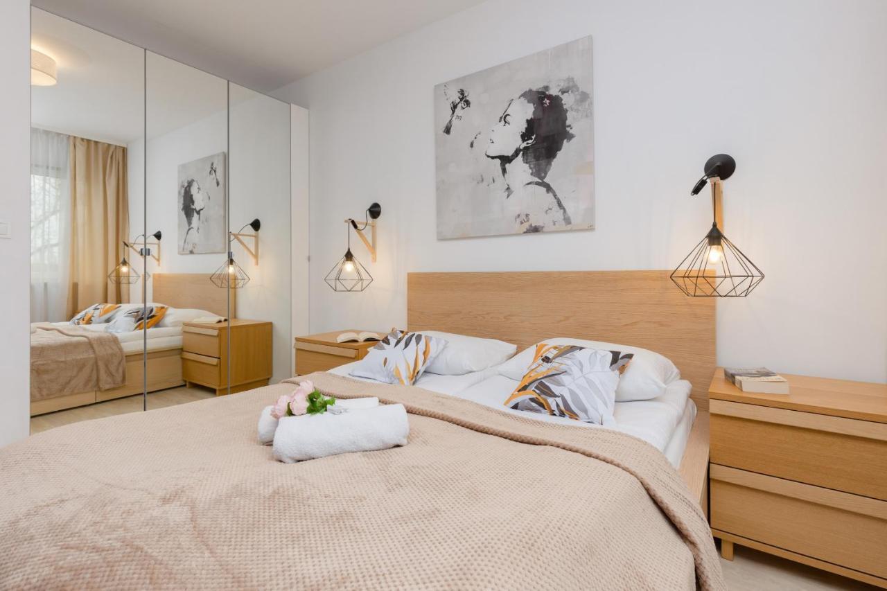 Apartment Sokolowska One Bedroom By Renters *