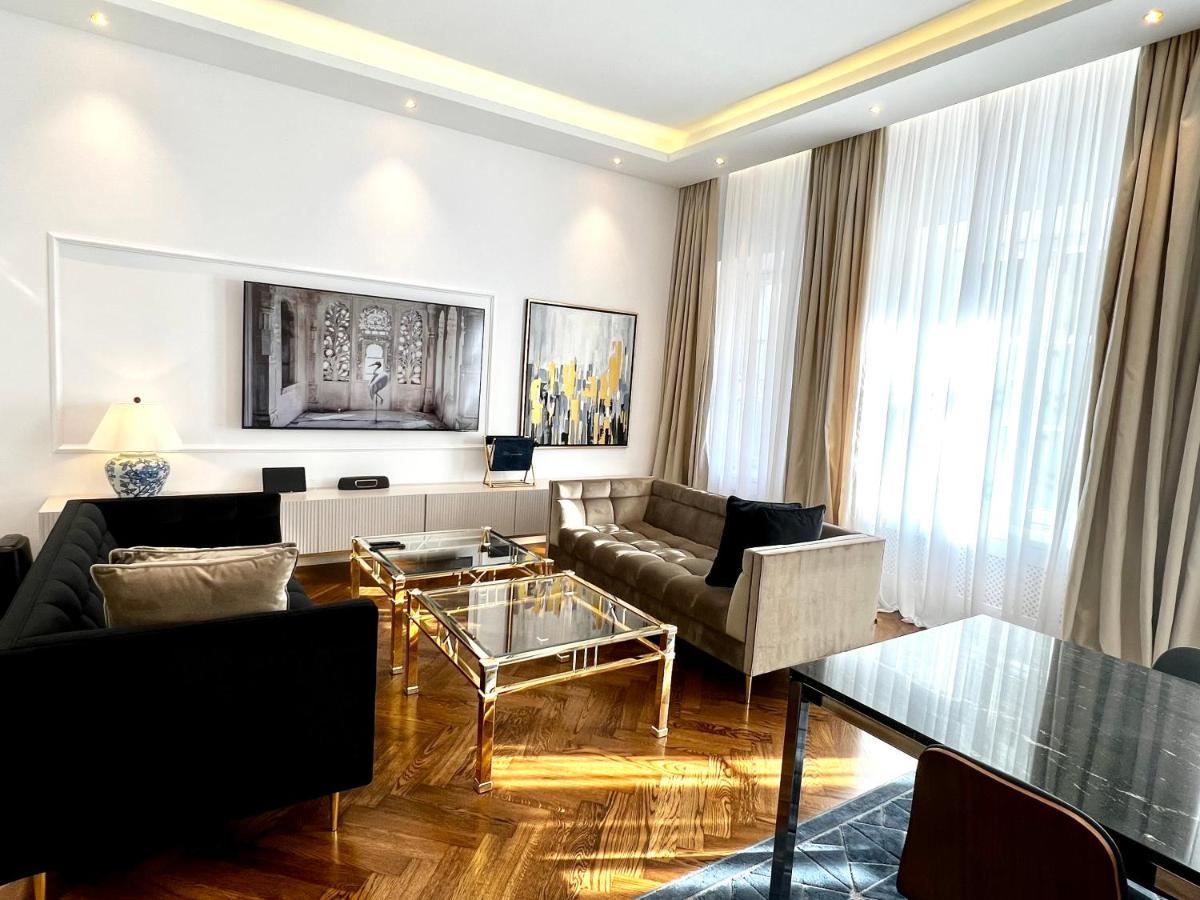 Luxury Mondrian Market Square Iii *