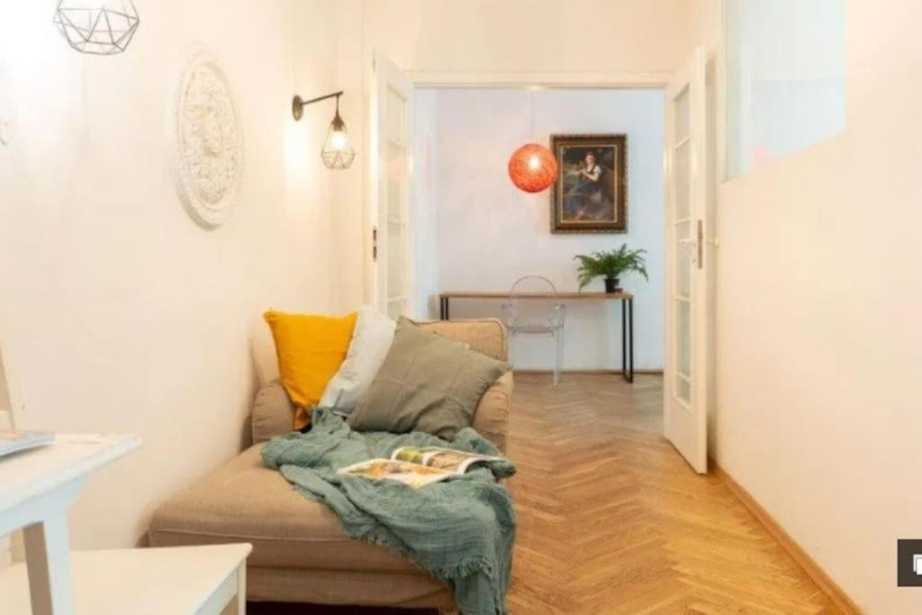 Old Praga Wi-fi 300mb Apartment