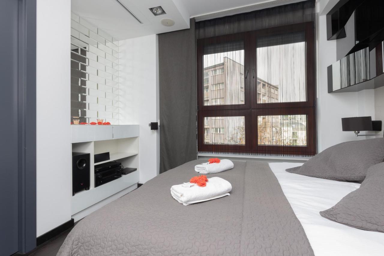 Srodmiescie Riverside Three-bedroom By Renters * Warsaw