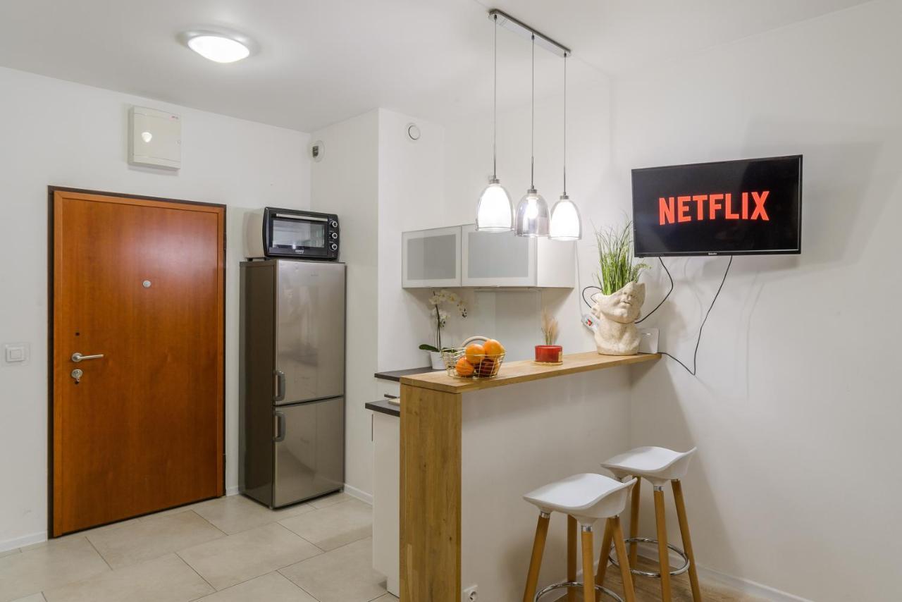 Stylish Near Arkadia Apartment Warsaw