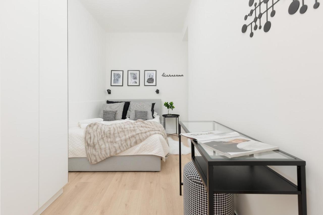 Apartment Srodmiescie Modern Krucza By Renters Prestige Warsaw