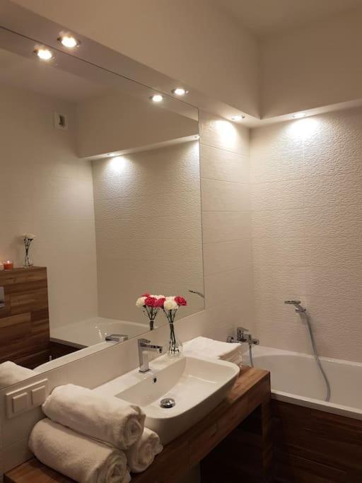 Big 6 People, 3 Rooms, Airport/mokotow Apartament *