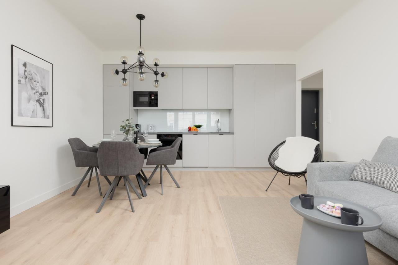 Srodmiescie Modern Krucza By Renters Prestige Warsaw