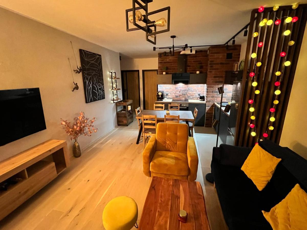 Downtown View 3 60m2+ Free Garage 2km Old Town Metro 9min Tram Apartamento
