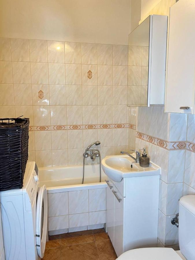 Apartrooms Near Rondo Onz *