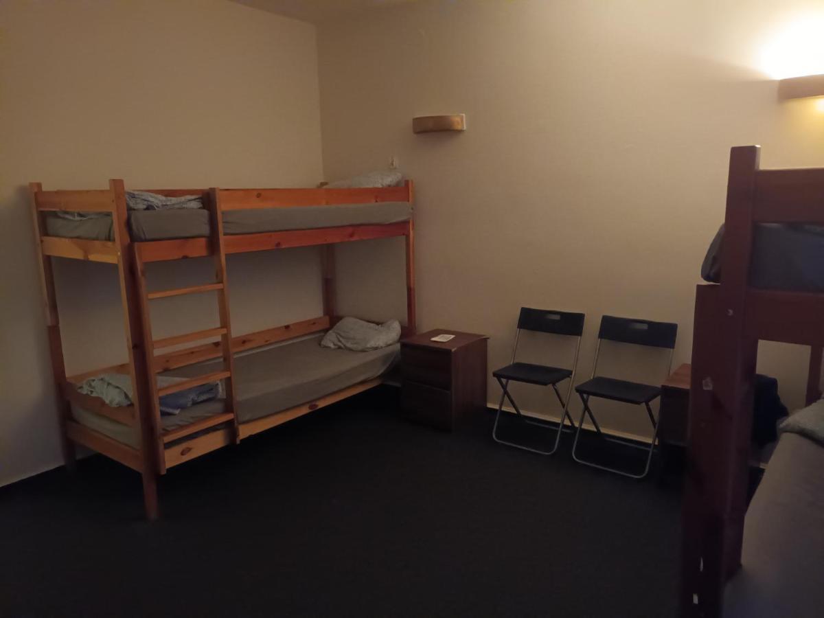 Albergue Polsland Hostels Airport *