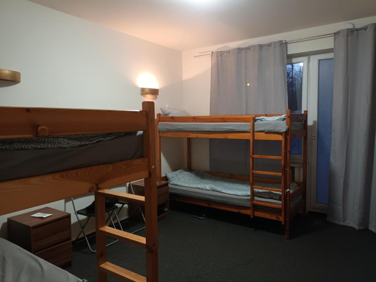 Albergue Polsland Hostels Airport
