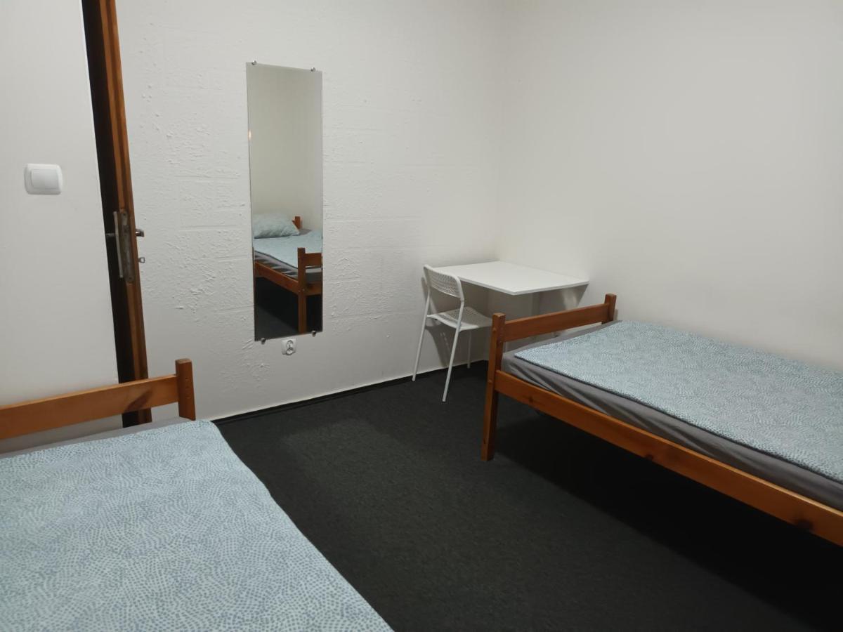 Albergue Polsland Hostels Airport *