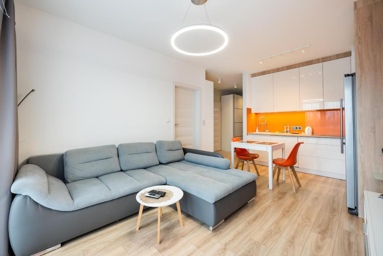 Metro Mlynow Vibrant Apartment Warsaw