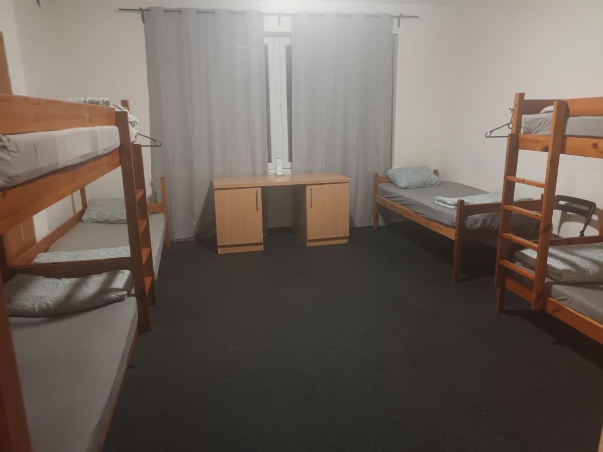 Albergue Polsland Hostels Airport *