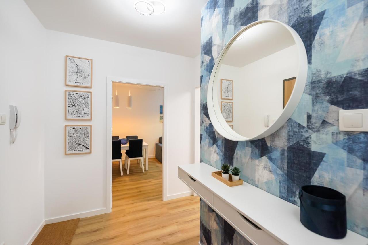 Bliska Wola Navy Blue Business Apartment *