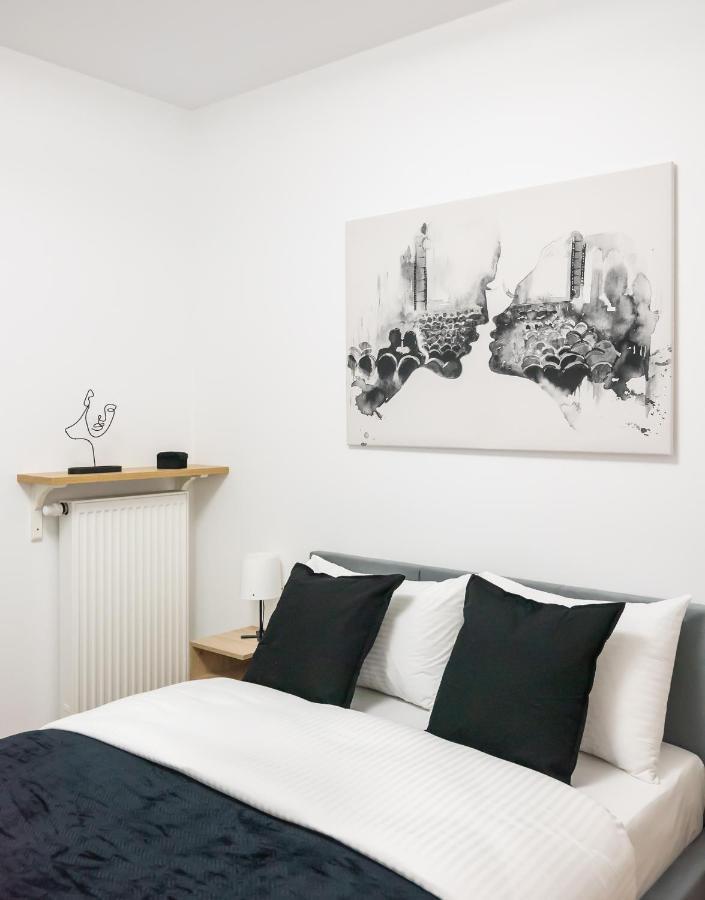 Apartment Bliska Wola Navy Blue Business Warsaw