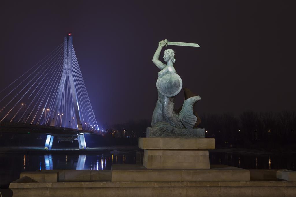 Logos Khách sạn Warsaw