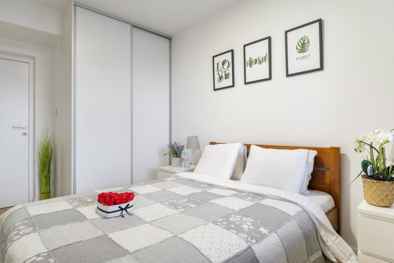 Apartment Lumina 3 Bedroom Apart Park Szczesliwicki *