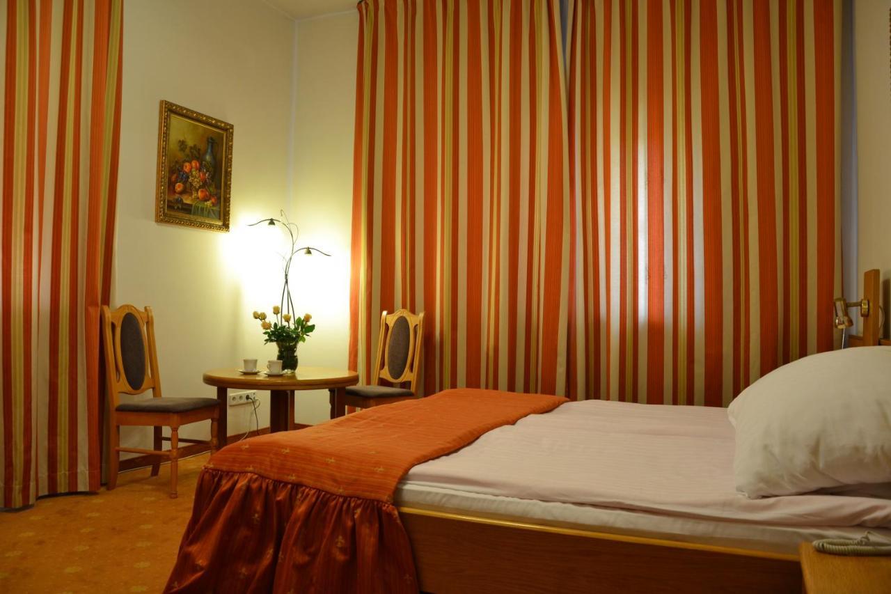 Karat Bed & Breakfast 2*