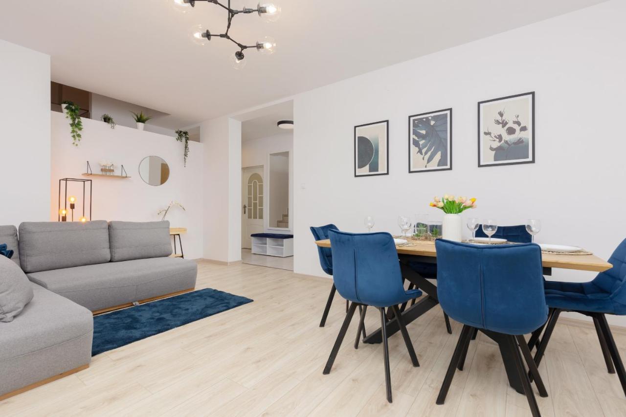 Metro Bemowo Two-storey Pelczynskiego By Renters