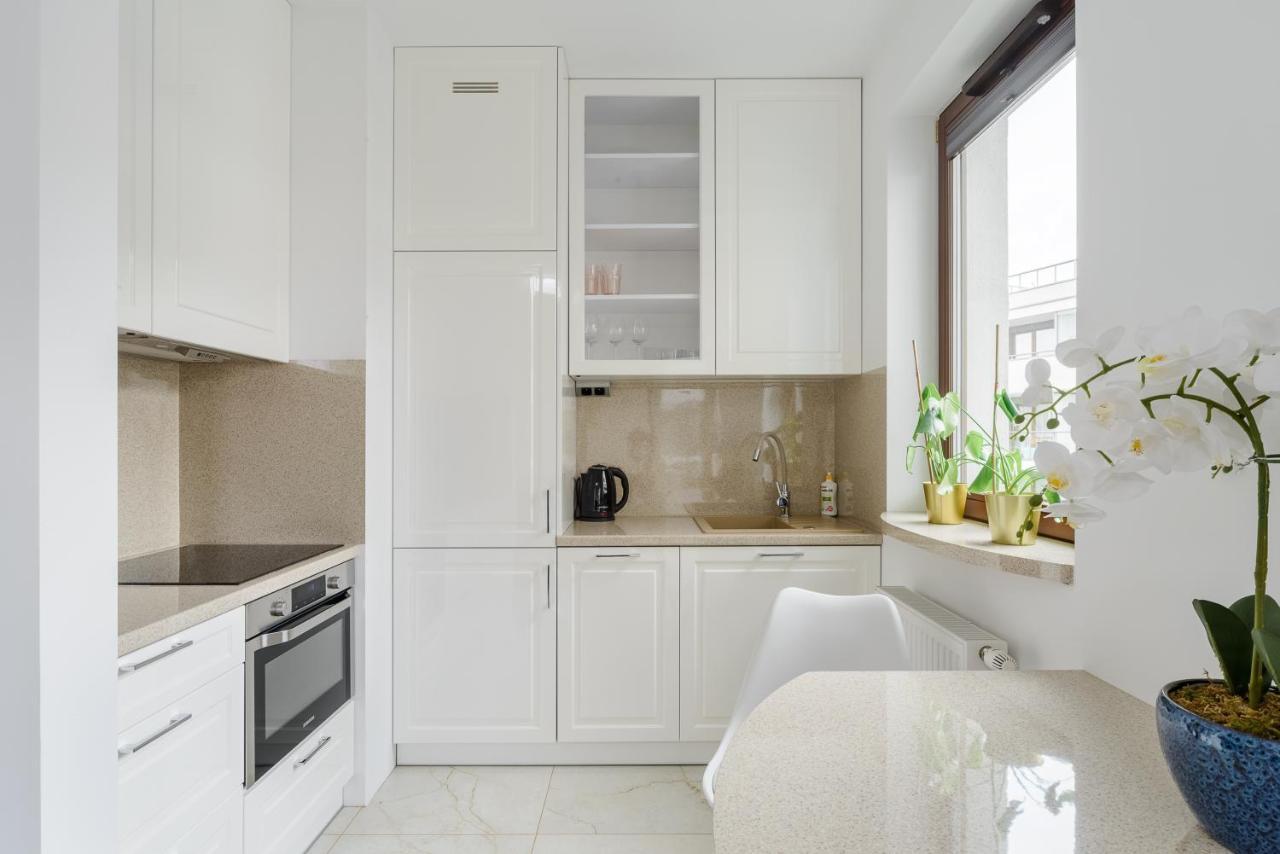 Modern Near Arkadia Center Apartment Warsaw
