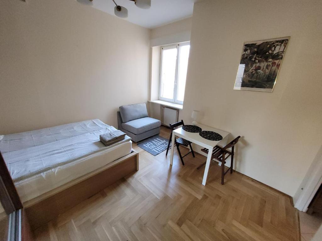 Your Powisle Fabryczna Apartamento