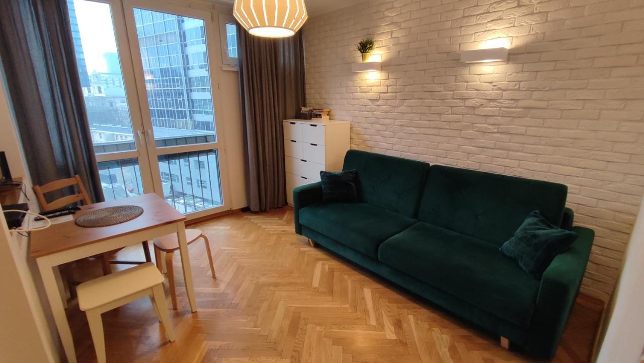Centrum - Metro Rondo Onz Apartment