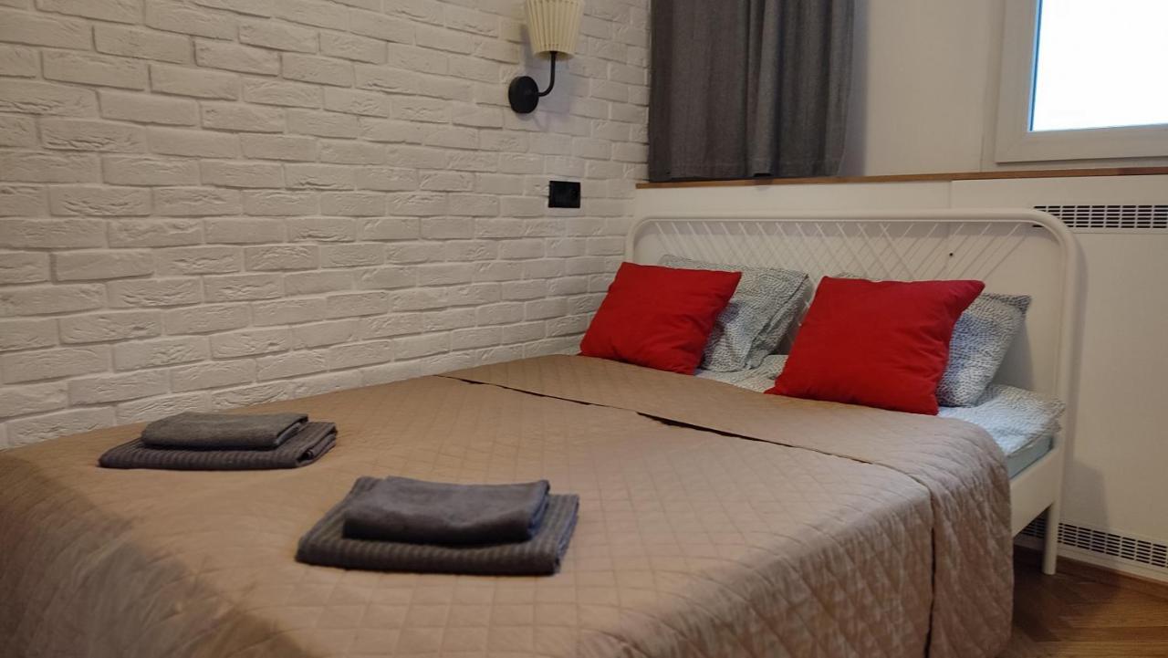 Centrum - Metro Rondo Onz Apartment