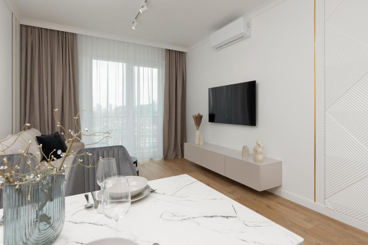 Luxury With Air-conditioning Guminska By Renters Prestige Apartment