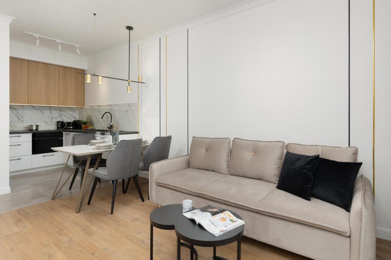 Luxury With Air-conditioning Guminska By Renters Prestige Apartment