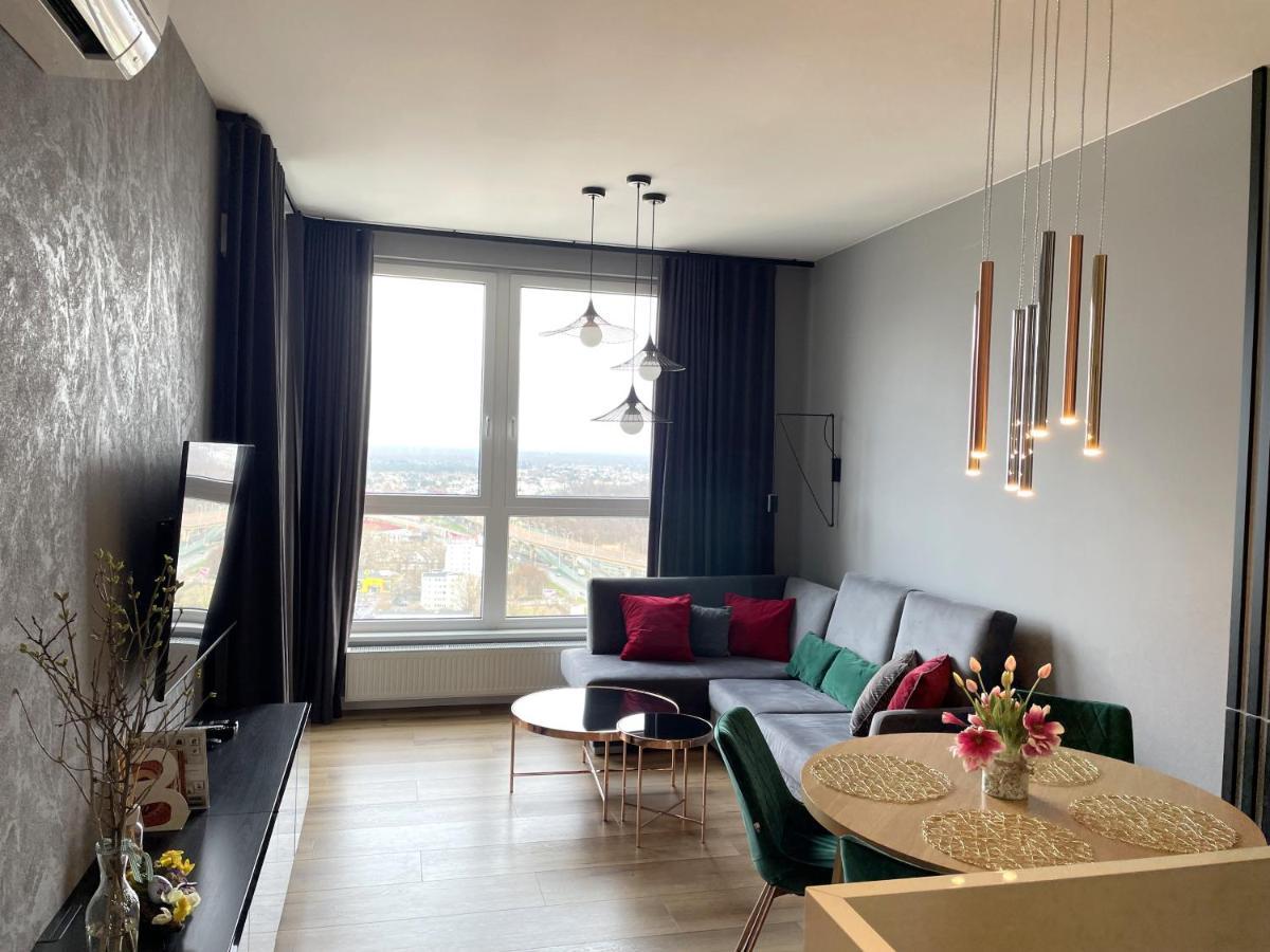 Praga 23rd Floor High-class Apartment *