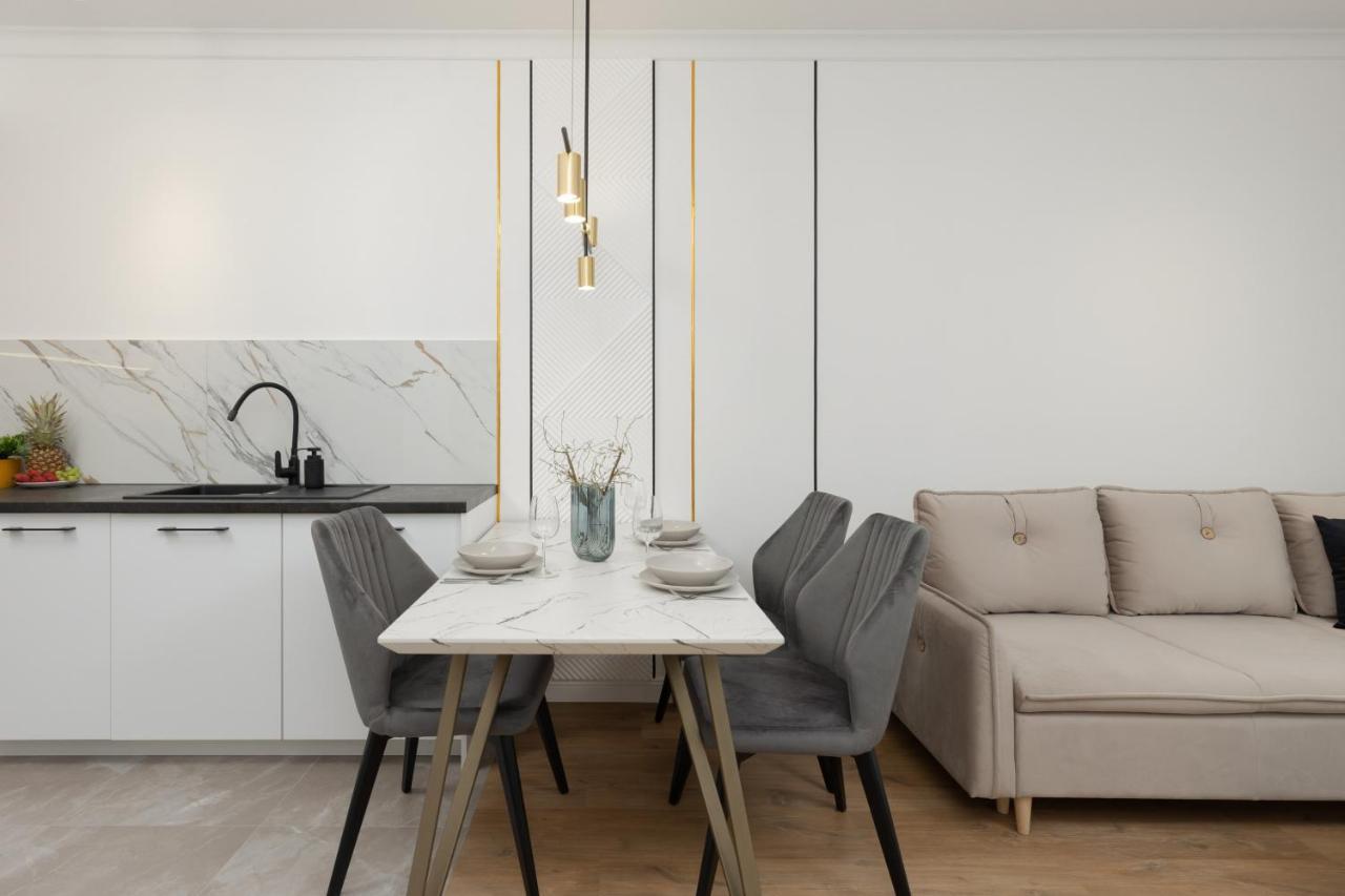 Luxury With Air-conditioning Guminska By Renters Prestige Apartment *