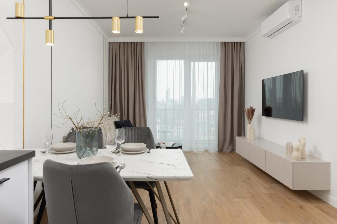 Apartment Luxury With Air-conditioning Guminska By Renters Prestige