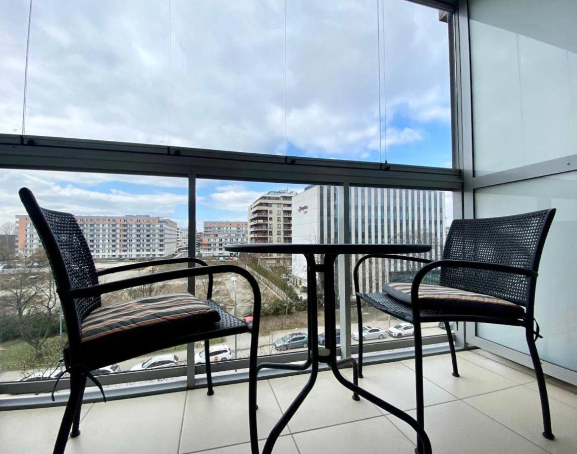 Apartment K22 Postepu 10 Aparts