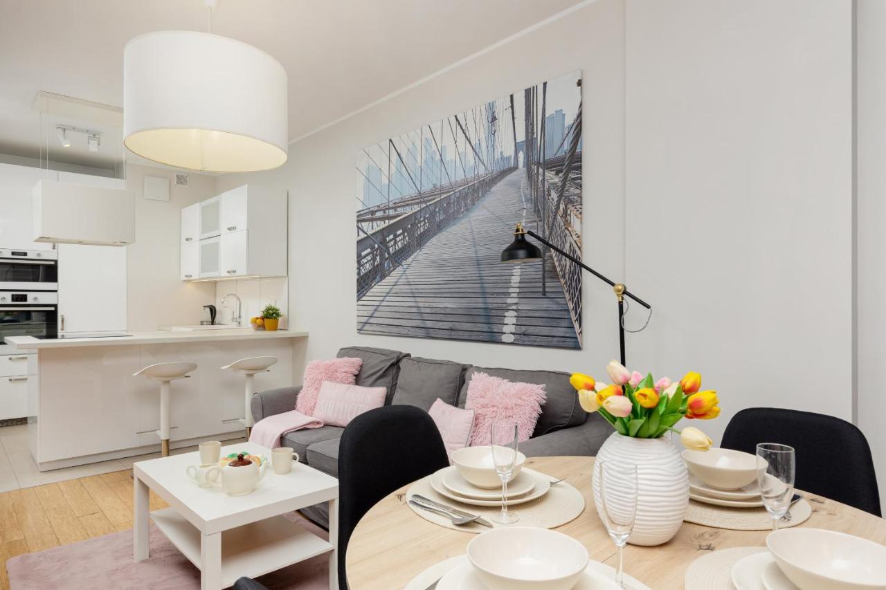 Siedmiogrodzka With Balcony & Parking Wola By Renters Apartment