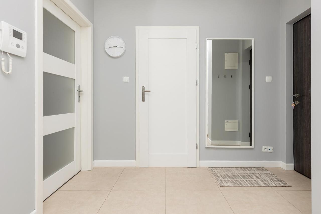 Apartment Siedmiogrodzka With Balcony & Parking Wola By Renters