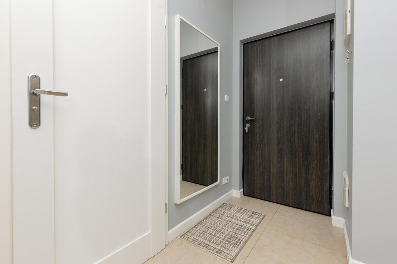 Apartment Siedmiogrodzka With Balcony & Parking Wola By Renters