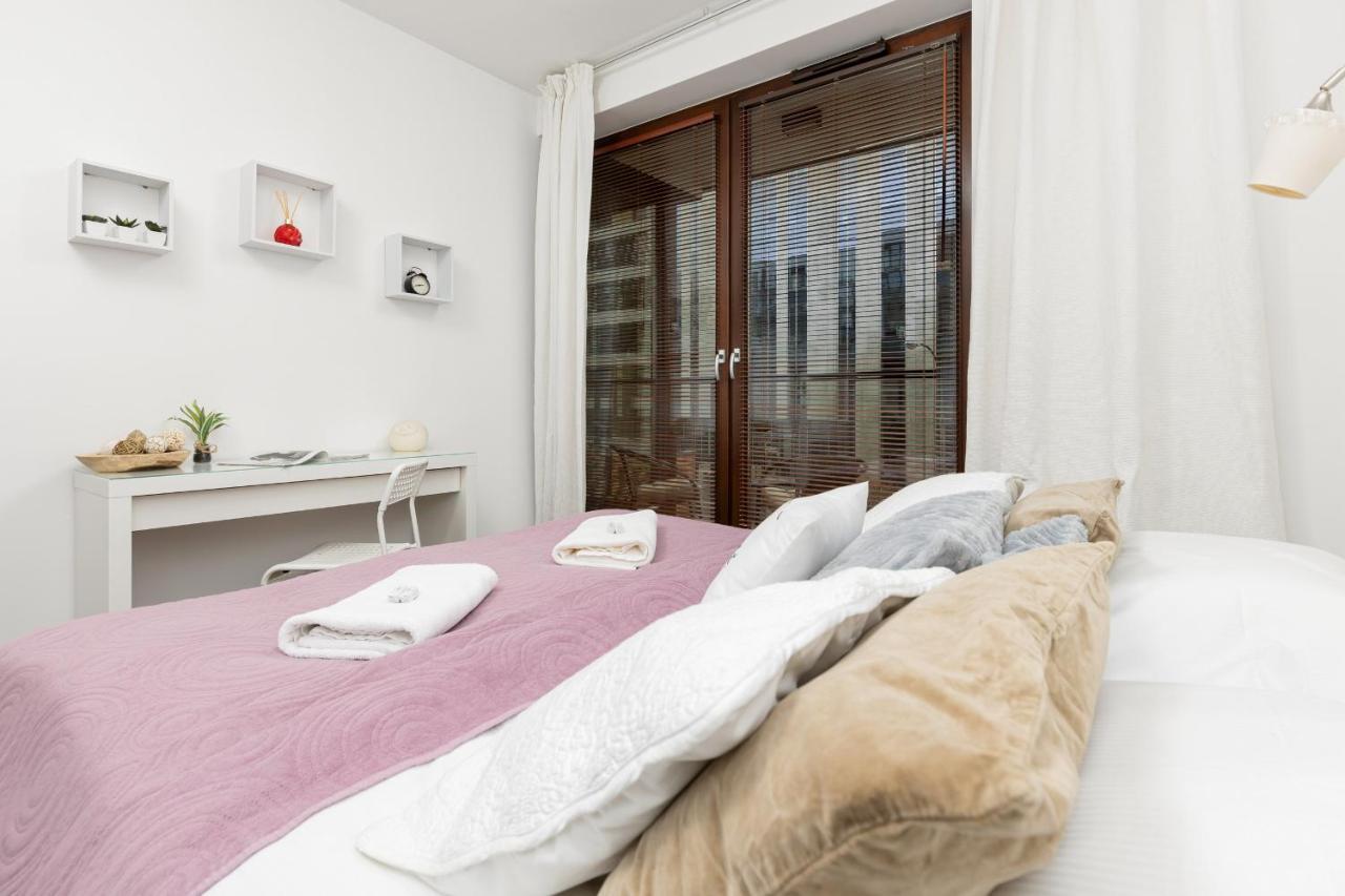 Siedmiogrodzka With Balcony & Parking Wola By Renters Apartment