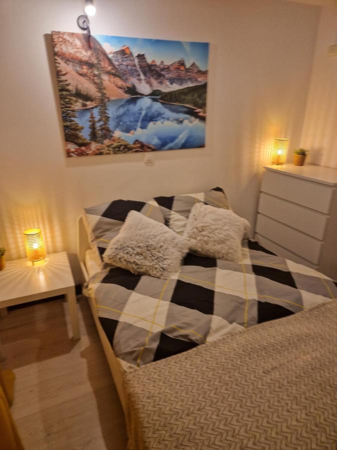 Trzech Krzyzy Konopnickiej 3 *