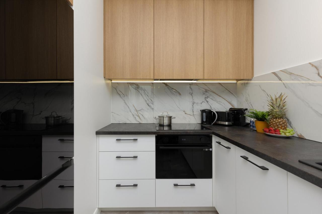 Luxury With Air-conditioning Guminska By Renters Prestige Apartment