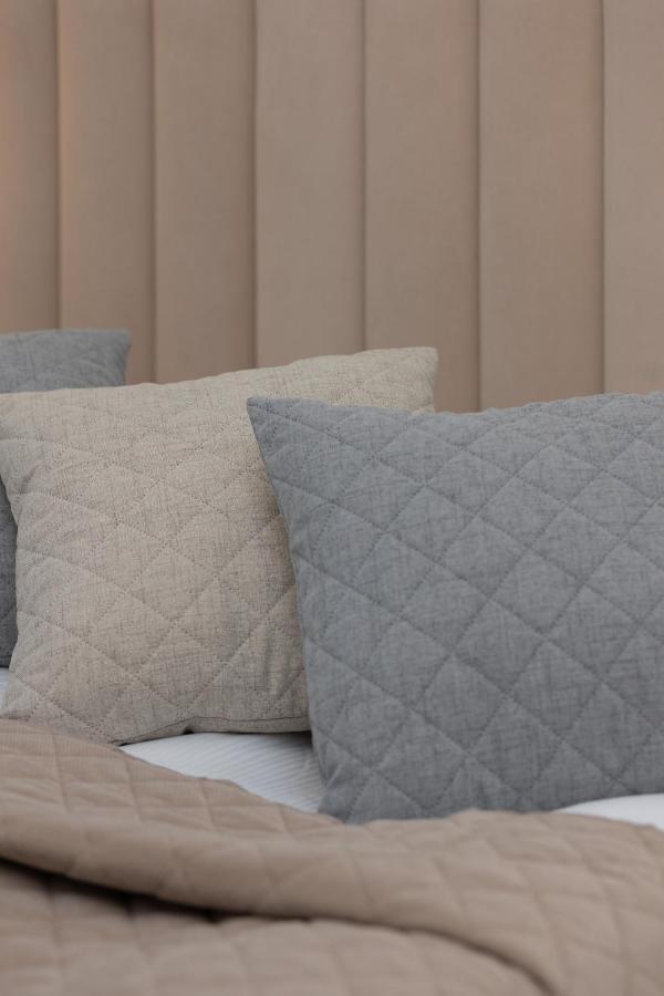 Luxury With Air-conditioning Guminska By Renters Prestige Apartment