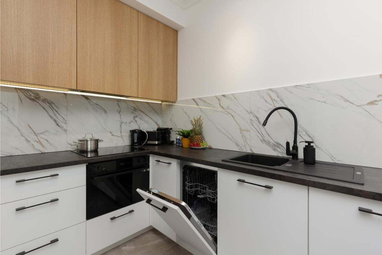 Apartment Luxury With Air-conditioning Guminska By Renters Prestige