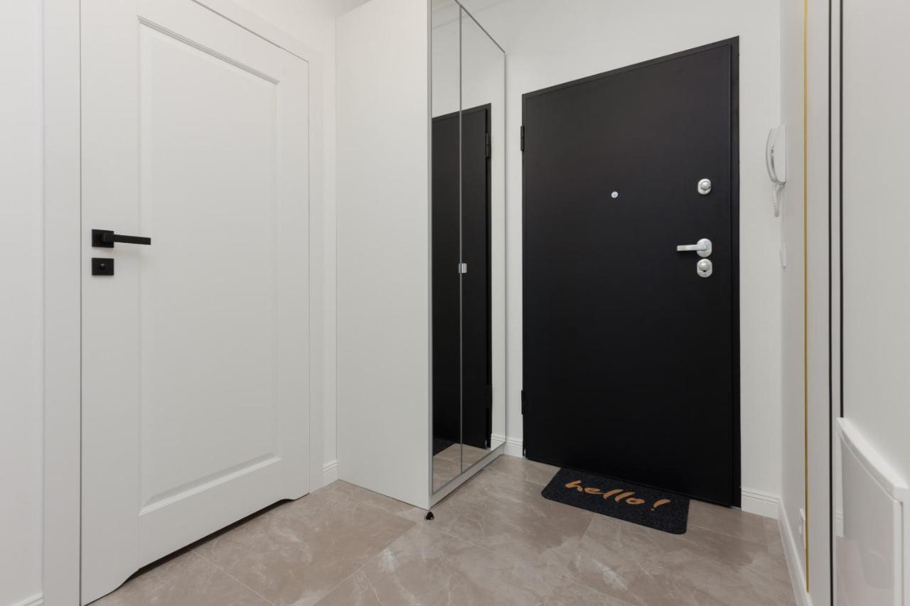 Luxury With Air-conditioning Guminska By Renters Prestige Apartment *