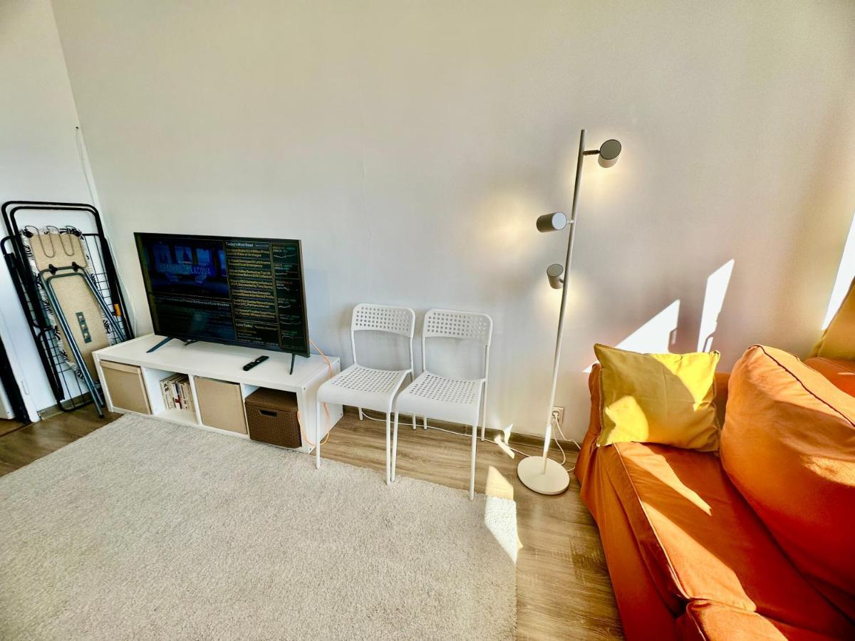 Super Brown 2x Metro Nowy Wifi Netflix Spotify Panorama Miasta Warsaw